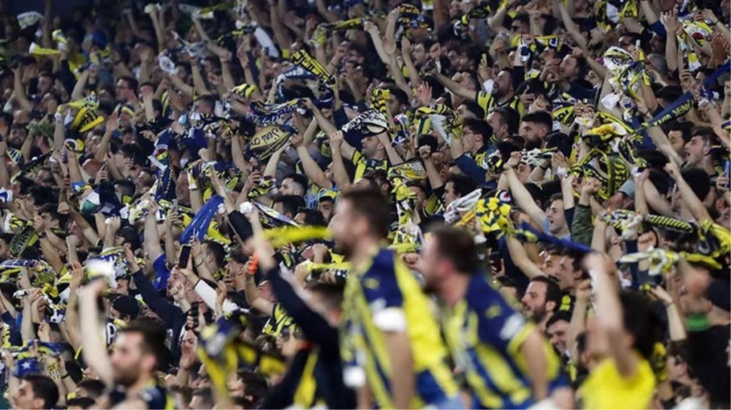 Fenerbahçe’nin Zaferinde Tuhaflık: Konyaspor’u 7-1 Yendikten Sonra Skorborda Galatasaray Logosu!